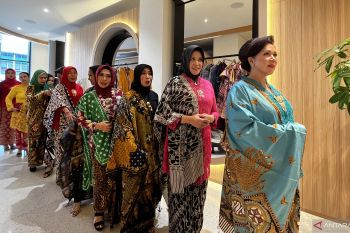 Anak muda diajak bangga kenakan kebaya