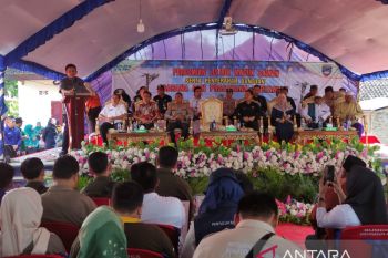 Bupati OKU Timur resmikan program listrik masuk sawah di Desa Mendayun