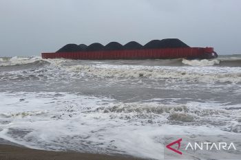 Kapal pengangkut batu bara tenggelam