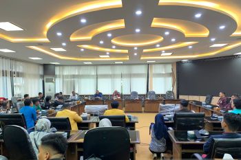 DPRD Sumbar gelar diskusi KUHP dengan BEM Sumatera Barat