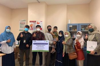 BPJS Kesehatan Pekanbaru-IZI Riau serahkan kaki palsu untuk disabilitas