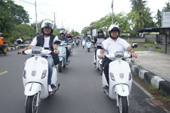 Kenalkan kendaraan listrik, Komunitas Romli Mataram konvoi motor listrik