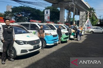 Forum Zakat Sulsel meluncurkan mobil ambulans gratis