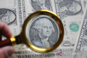 Dolar AS datar hingga naik tipis