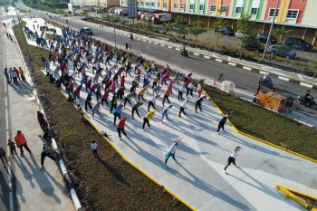 Pemprov Kepri imbau warga tak berjualan di median jalan Bandara RHF