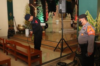Gegana sterilisasi lima gereja di Bantul