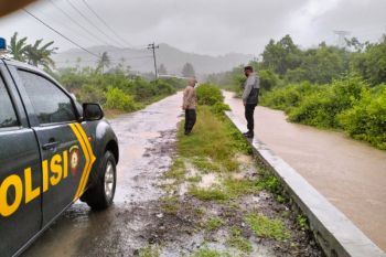 Polres Sumbawa Barat patroli ke daerah rawan banjir
