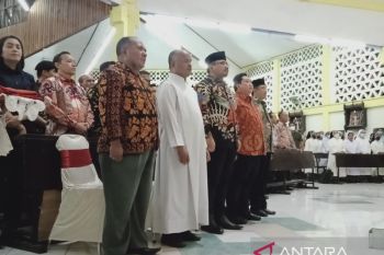 Menteri Agama menghadiri perayaan Natal dengan umat kristiani di Kupang
