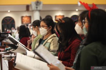 Misa Malam Natal di Surabaya