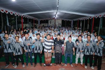 Santri Dukung Ganjar DIY blusukan kenalkan lima program ke masyarakat