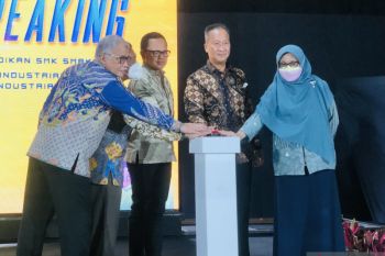 Menperin menyelaraskan kebutuhan SDM industri lewat pembangunan SMAK