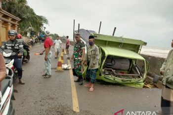 Jalur penghubung di Pulau Madura ambles akibat abrasi