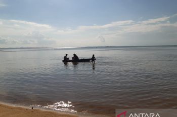 Tim SAR belum temukan seorang remaja yang tenggelam di Pantai Trikora 4 Bintan