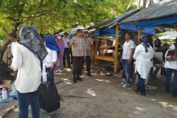 Polisi perketat pengawasan pengunjung di Pantai Trikora Bintan