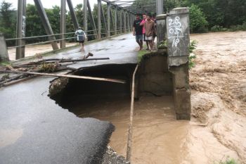 Pemda Kupang buka dapur umum bagi korban bencana banjir
