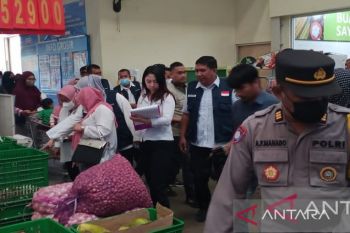 Pemkot Kendari sidak pastikan ketersediaan kebutuhan pokok