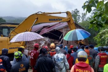 Pencarian korban tanah longsor di Kabupaten Maros