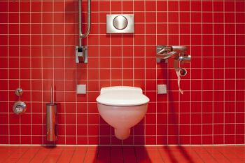 Ini dampak buruk tak menutup penutup toilet duduk