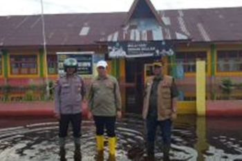 Pemprov Riau serahkan bantuan logistik untuk korban banjir Rokan Hilir