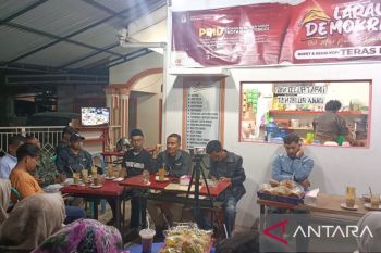 Tingkatkan kesadaran hak pilih, KPU Bukittinggi sapa warga di Lapau Demokrasi