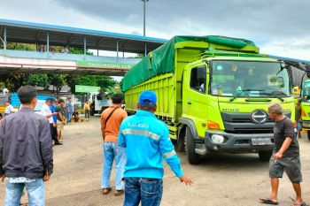 Truk rusak di ramp door KMP Munic 9 Pelabuhan Bakauheni