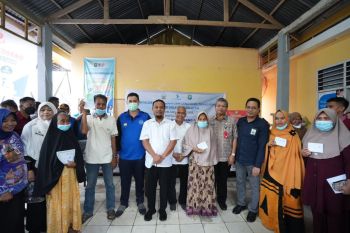 Gubernur Sulsel menyalurkan BLT BBM kepada 1.278 warga Pangkep