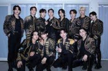 Tiga jam bersama grup idola K-pop SEVENTEEN ditemani hujan
