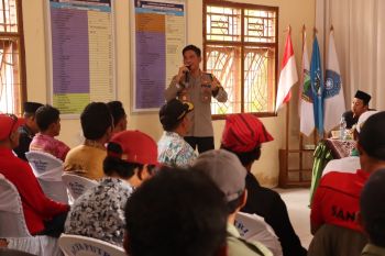 Kapolres Lampung Selatan dengarkan keluh kesah masyarakat melalui Jumat Curhat