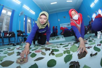 Kilang Cilacap tingkatkan kapasitas ibu dan remaja putri melalui pelatihan ecoprint