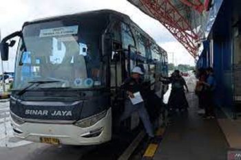 Kepadatan penumpang di Terminal Pulo Gebang Jakarta diprediksi terjadi pada 30-31 Desember
