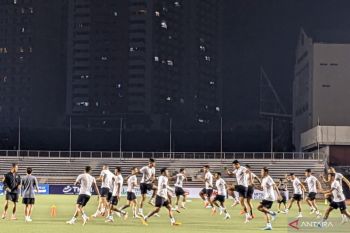 "Ojo Dibandingke" mengiringi latihan timnas Indonesia di Manila