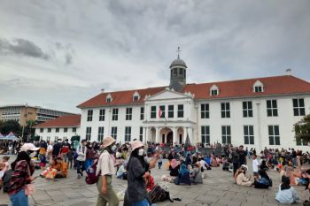 Pengunjung padati Kota Tua untuk liburan akhir Tahun 2022