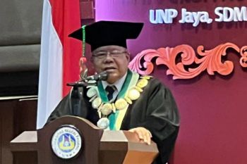 Prof. Sufyarma Marsidin dilantik jadi Rektor UNES Padang