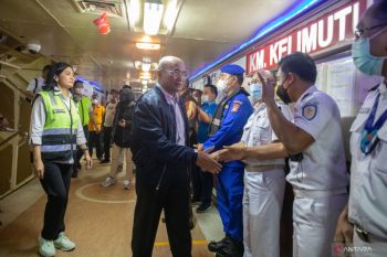 Pelni salurkan 5.000 paket bantuan kebutuhan pokok warga Karimunjawa