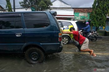Langkah aman yang harus dilakukan ketika mobil mogok di jalan