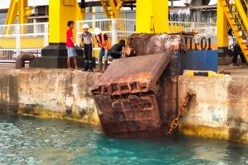 Fender dermaga di Pelabuhan Bakauheni ditabrak kapal