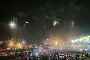 Warga Bandarlampung padati pusat kota rayakan malam tahun baru