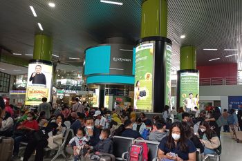 12.000 penumpang tiba di Stasiun Gambir hari pertama 2023