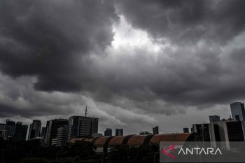 Hari Selasa wilayah Jakarta diperkirakan hujan sedang disertai petir