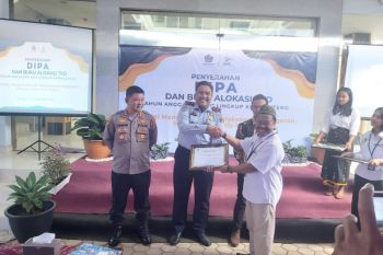 Imigrasi Labuan Bajo terima penghargaan dari KPPN