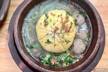 Hangatnya bakso talas dalam gerabah