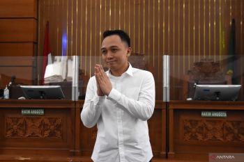 Ricky Rizal dituntut delapan tahun penjara