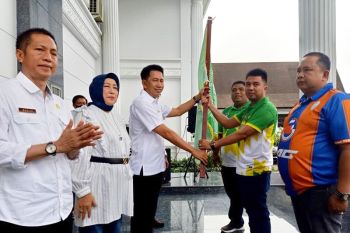 Bupati Barut lepas Tim Piala Soeratin U-13 dan U-17