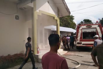 Ratusan berkas pasien di gudang rekam medis RSI Ibnu Sina terbakar