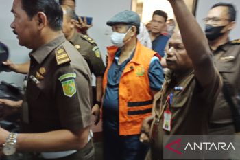 Mantan Bupati Inhil Indra Muchlis Adnan ditahan jaksa atas dugaan korupsi