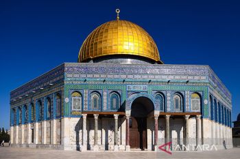 Menteri Inggris shalat di Masjid Al-Aqsa
