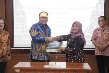 Pemkab Sleman menyerahkan LKPD 2022 ke BPK DIY tercepat