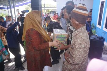 Pemkab Lombok Barat membantu nelayan kala cuaca ekstrem