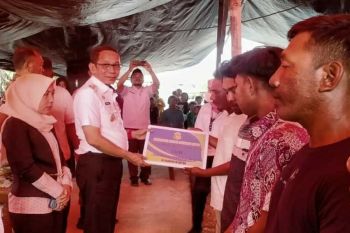 Pemkab Buton beri bantuan solar kepada nelayan guna kendalikan inflasi