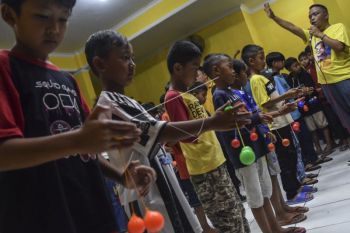 Lomba Permainan Lato-Lato